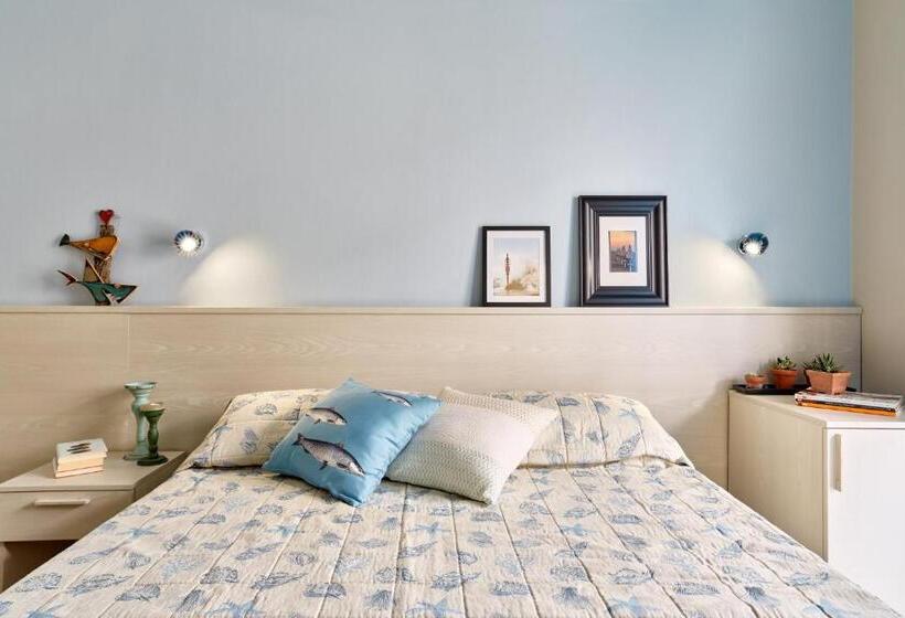 Triple Room Sea View, Letizia