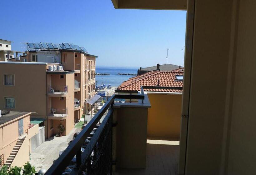 景色の見えるスタンダード4人部屋, Letizia