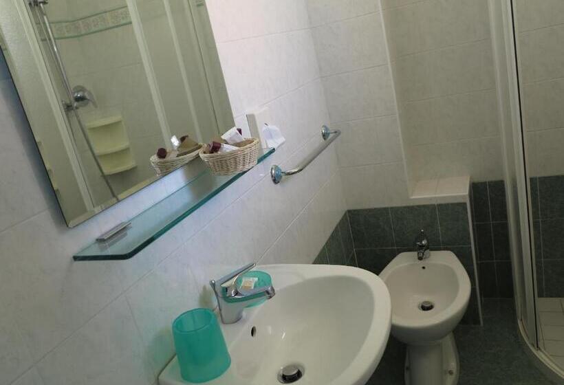 景色の見えるスタンダード4人部屋, Letizia