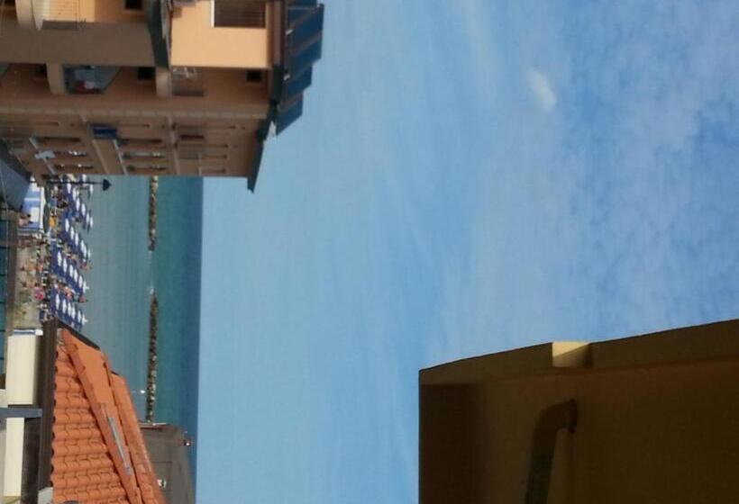 Triple Room Sea View, Letizia