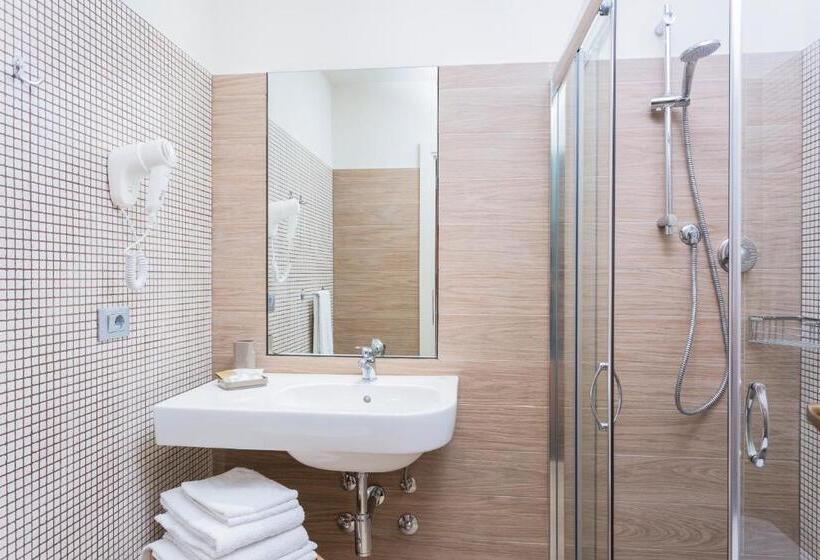 景色の見えるスタンダード4人部屋, Letizia