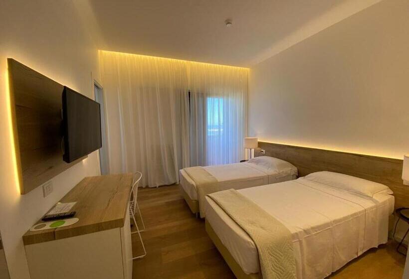 标准三人间, Onda Marina