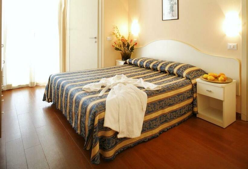 חדר קלאסי, Plaza