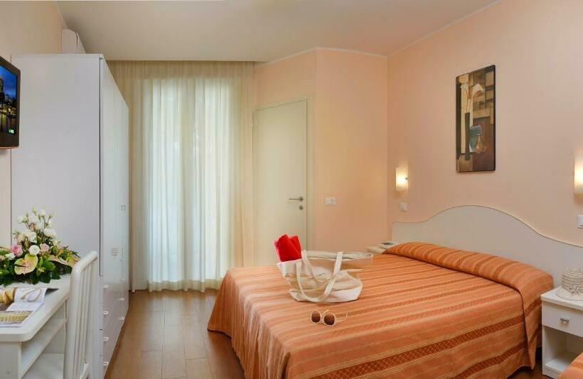 חדר קלאסי, Plaza