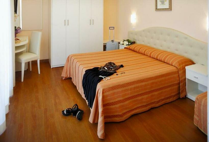 חדר סופריור, Plaza