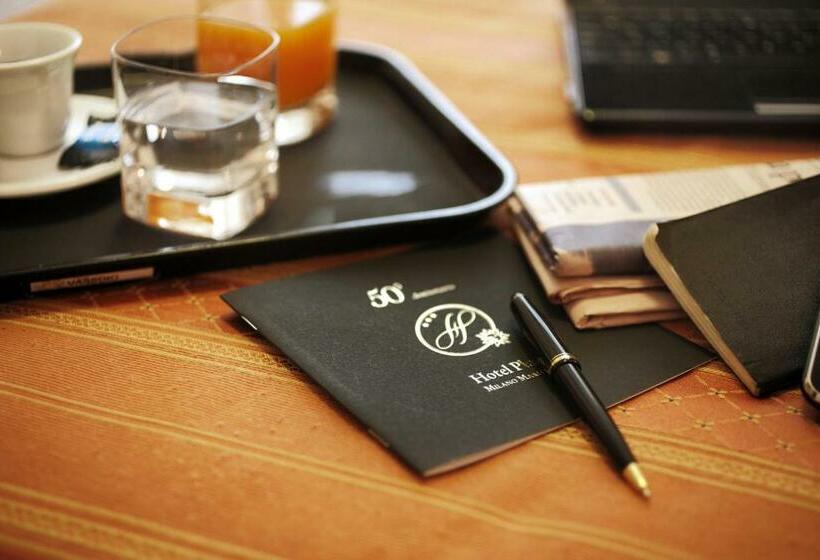 חדר קלאסי, Plaza