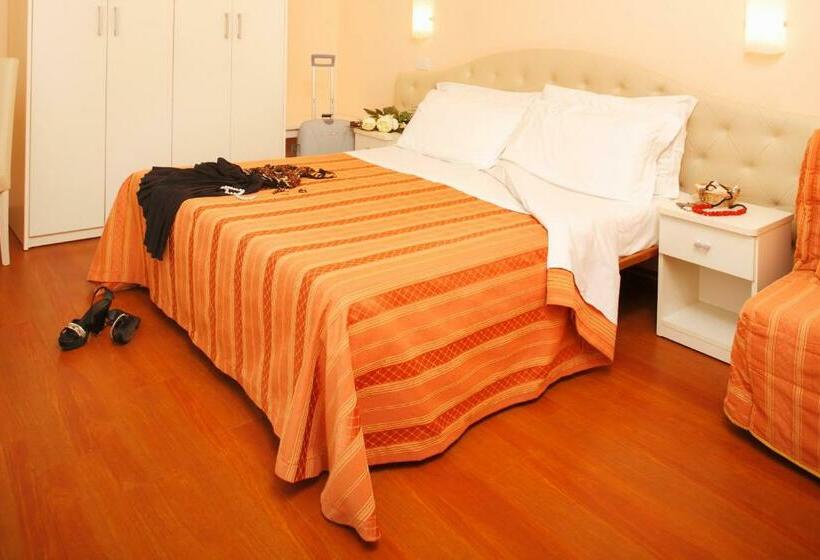 חדר סופריור, Plaza