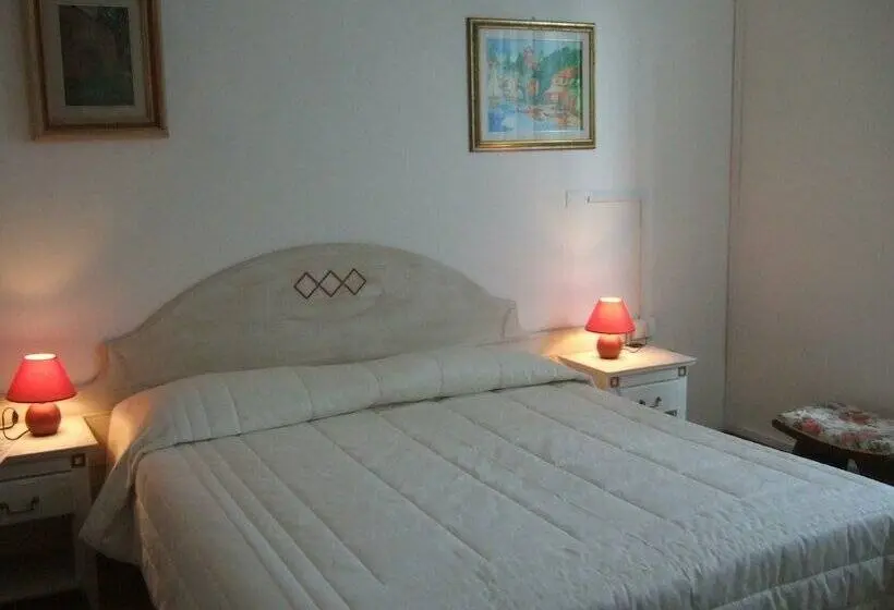 Standard Kolmen Hengen Huone, Roma