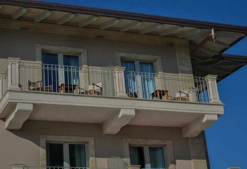 اتاق استاندارد با بالکن و چشم‌انداز دریا, Villa Elsa