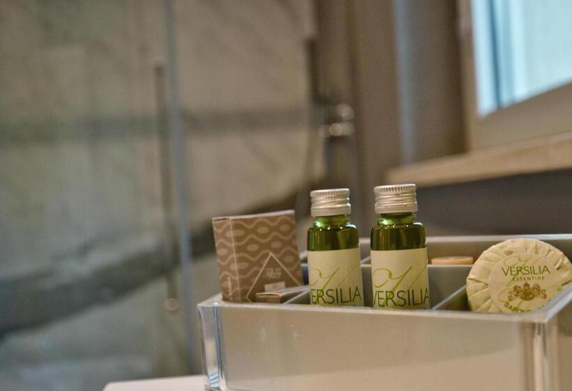 غرفة سوبيريور ثلاثية مطلّة علي البحر, Villa Elsa