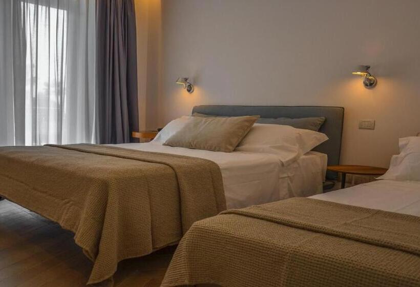 غرفة سوبيريور ثلاثية مطلّة علي البحر, Villa Elsa