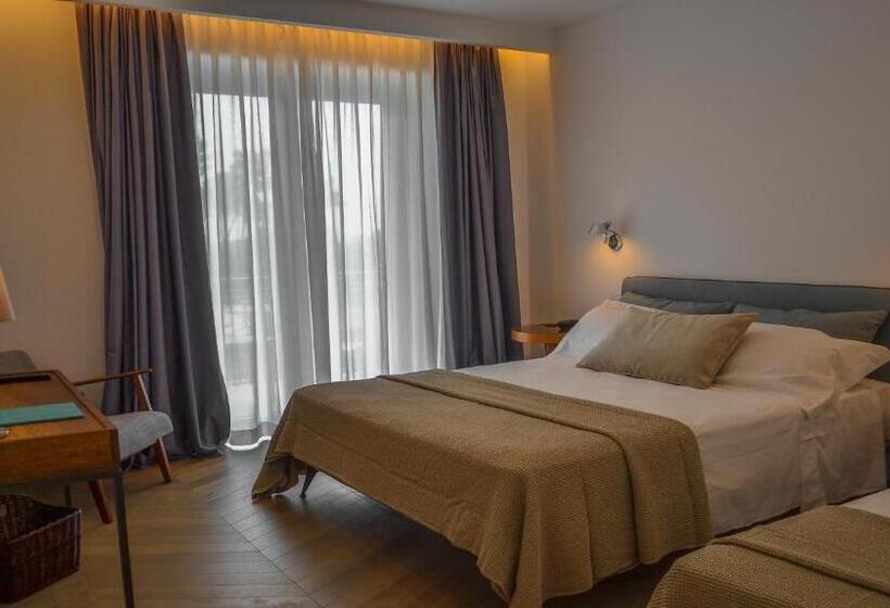 غرفة سوبيريور ثلاثية مطلّة علي البحر, Villa Elsa