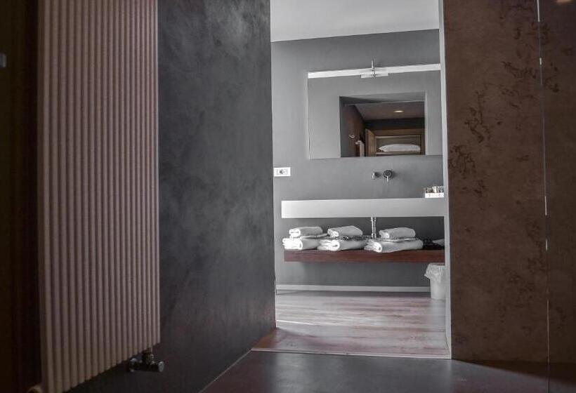 غرفة سوبيريور ثلاثية مطلّة علي البحر, Villa Elsa