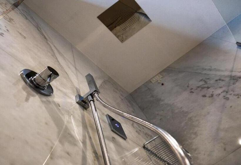 غرفة سوبيريور ثلاثية مطلّة علي البحر, Villa Elsa