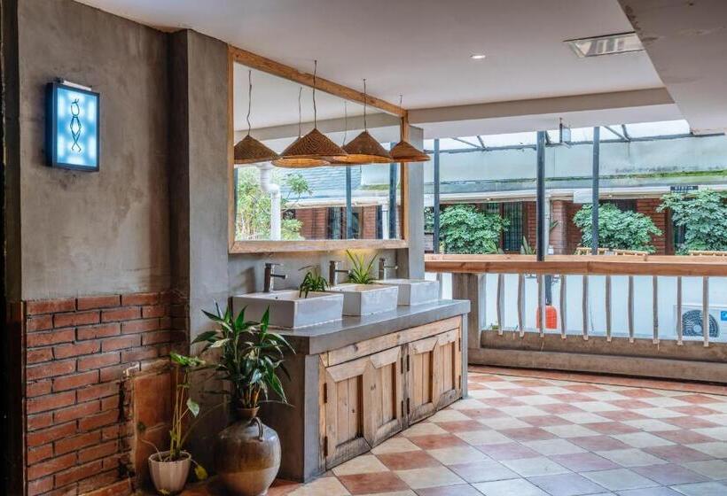 اتاق ساده سه نفره, Chengdu Mix Hostel Courtyard Poshpacker