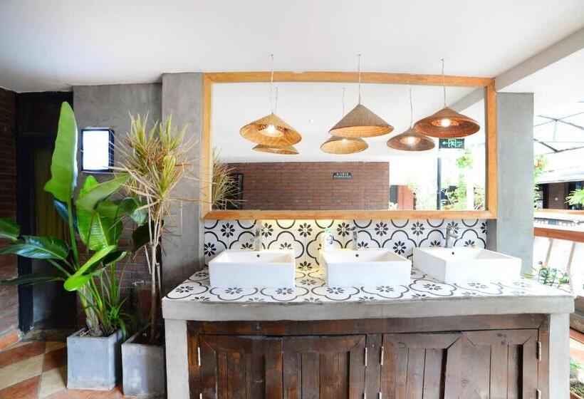 تختخواب در اتاق مشترک, Chengdu Mix Hostel Courtyard Poshpacker