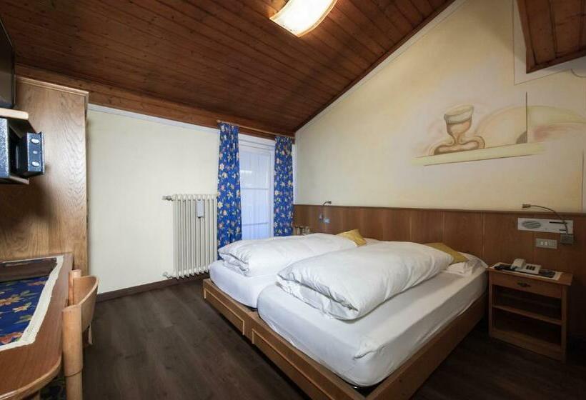 高级大房间, Stella