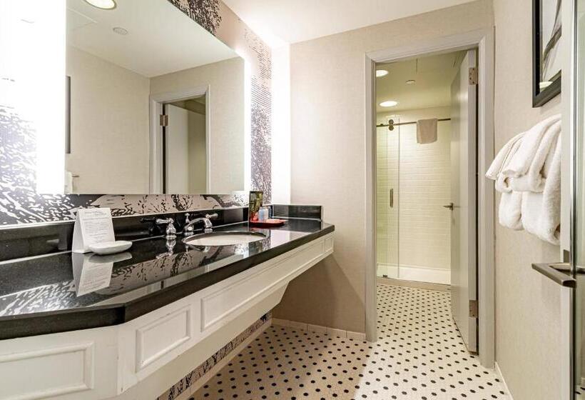 스탠다드 룸 킹사이즈 침대, Williamsburg Lodge, Autograph Collection