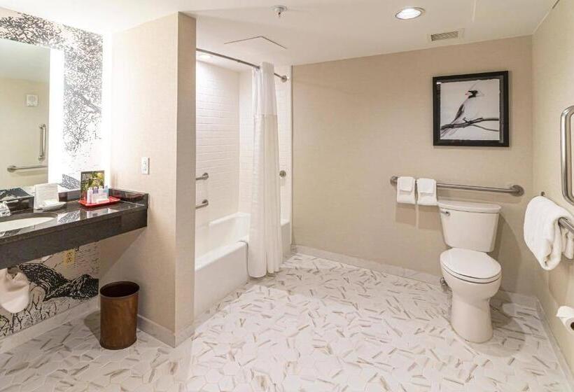 발코니가 있는 프리미엄 룸, Williamsburg Lodge, Autograph Collection