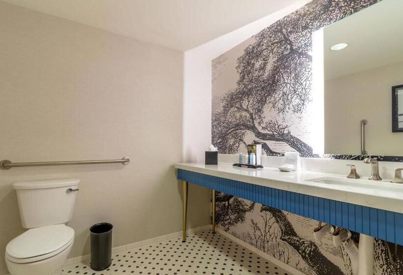 장애인용 디럭스룸, Williamsburg Lodge, Autograph Collection