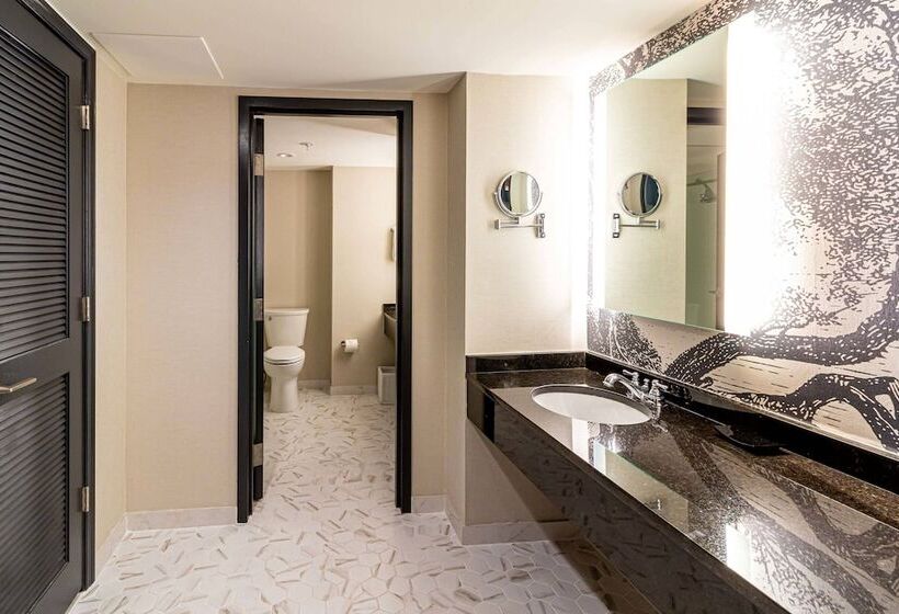 발코니가 있는 프리미엄 룸, Williamsburg Lodge, Autograph Collection