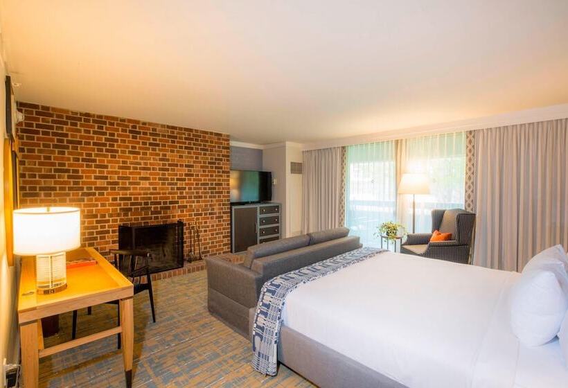 발코니가 있는 프리미엄 룸, Williamsburg Lodge, Autograph Collection