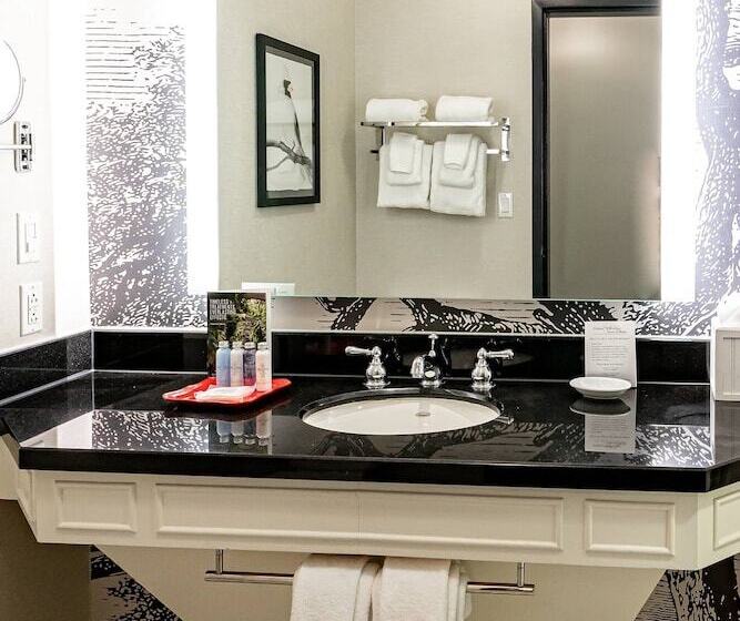 장애인용 디럭스룸, Williamsburg Lodge, Autograph Collection