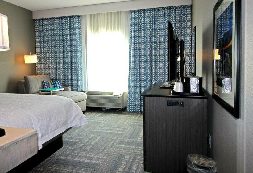 غرفة قياسية سرير كينج لذوى الإحتياجات الخاصة, Hampton Inn West Plains