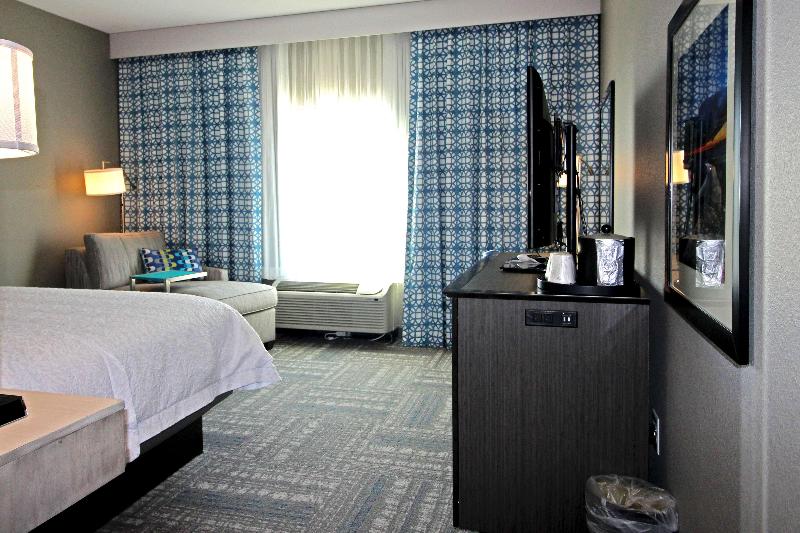 غرفة قياسية سرير كينج, Hampton Inn West Plains