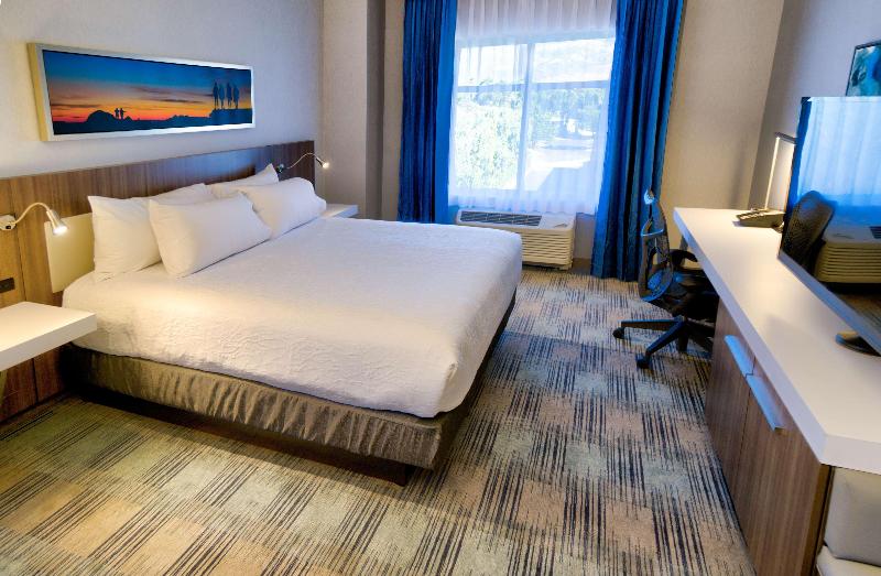 Номер Стандарт Вид на Бассейн, Hilton Garden Inn Santa Barbara/goleta