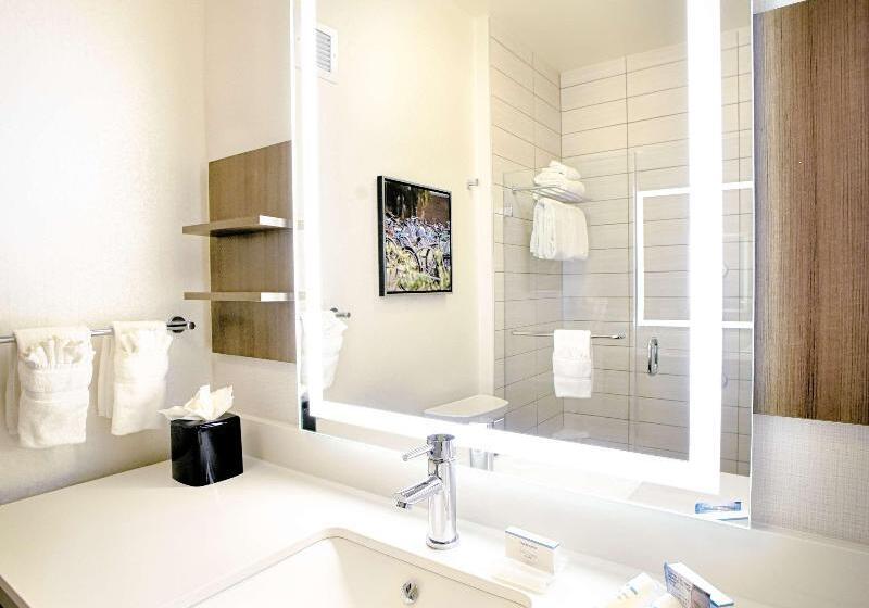 غرفة قياسية مطلّة علي حمام السباحة, Hilton Garden Inn Santa Barbara/goleta