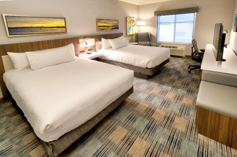 غرفة قياسية مطلّة علي حمام السباحة, Hilton Garden Inn Santa Barbara/goleta