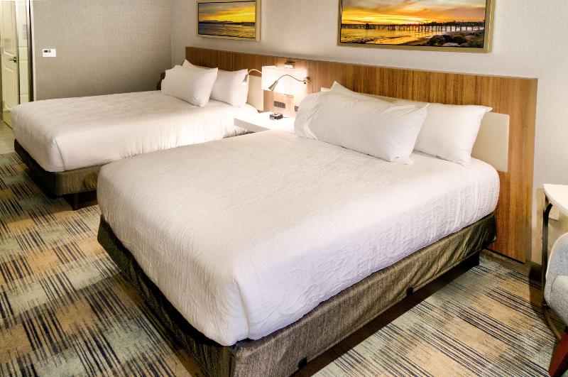 标准间带游泳池, Hilton Garden Inn Santa Barbara/goleta