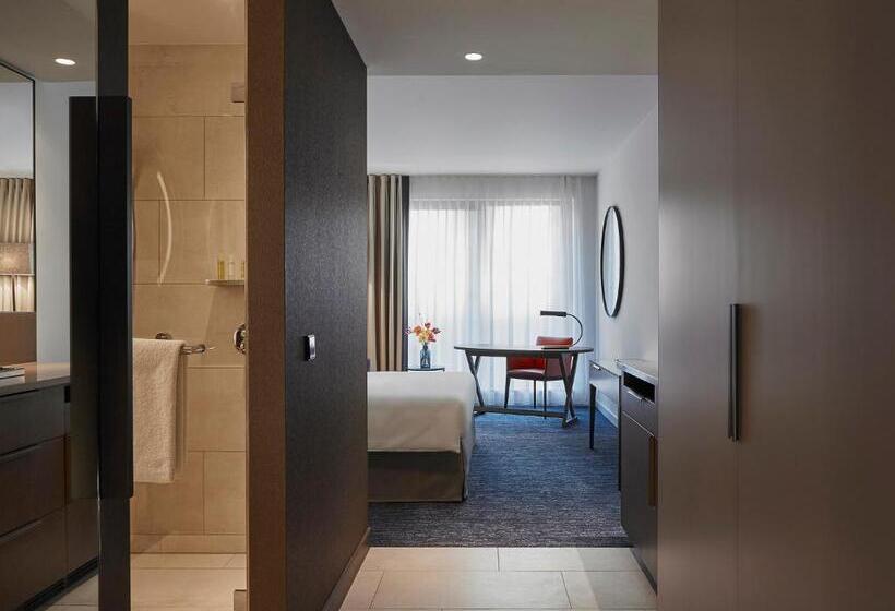 Номер Клуб Кровать Кинг, Hyatt Regency Amsterdam