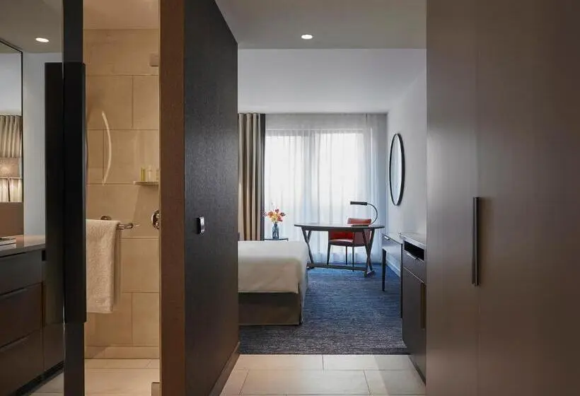 Club Room King Bed, Hyatt Regency Amsterdam