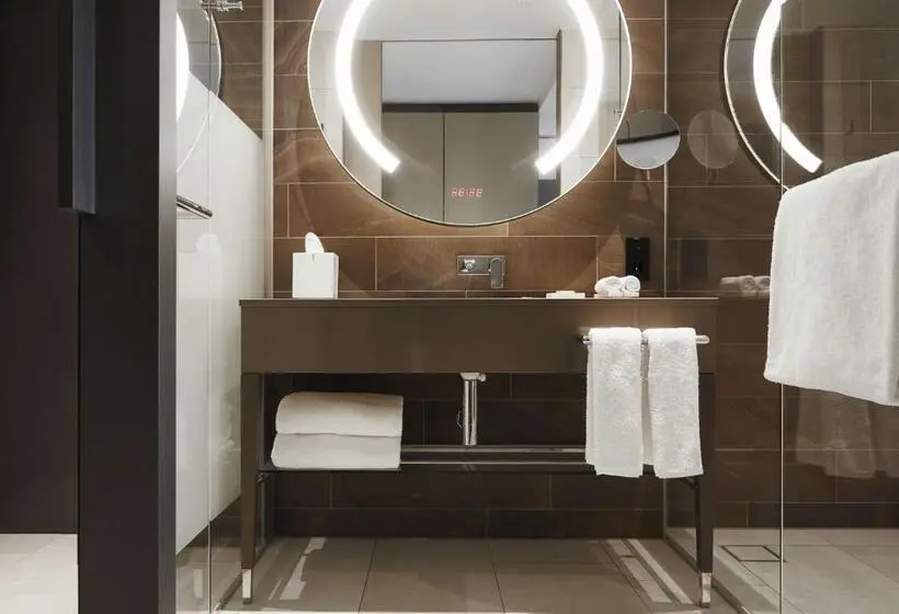 Club Room King Bed, Hyatt Regency Amsterdam