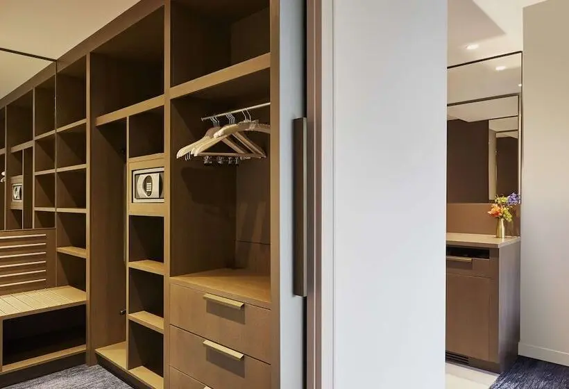 Suite, Hyatt Regency Amsterdam