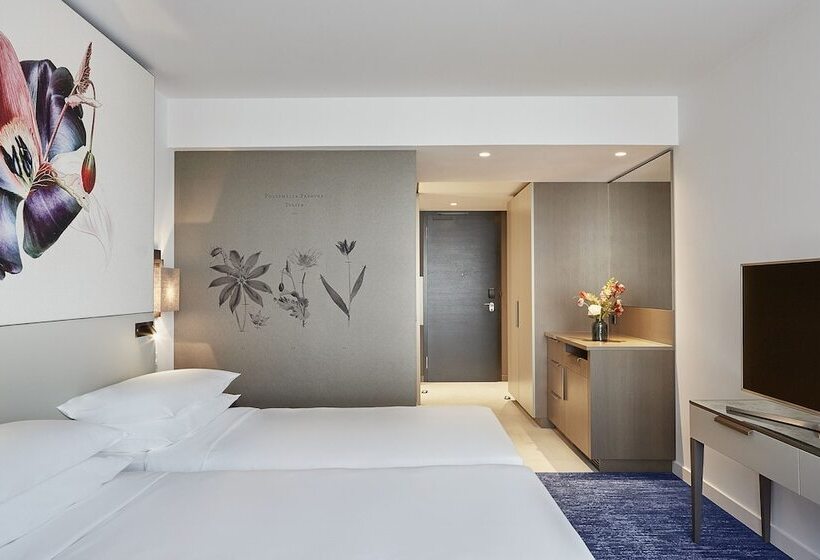 Номер Клуб, Hyatt Regency Amsterdam