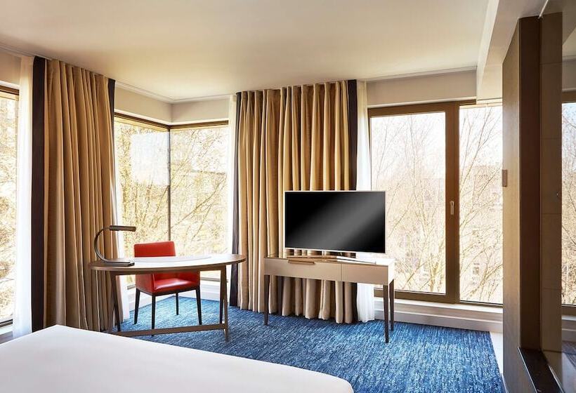 Deluxe Room, Hyatt Regency Amsterdam