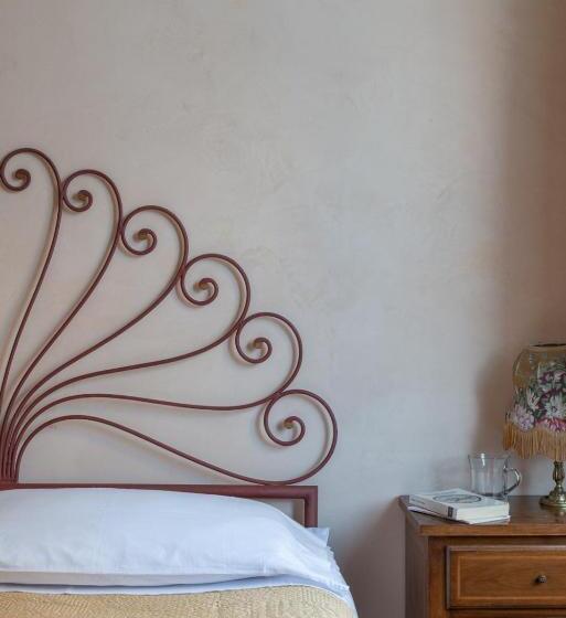 חדר אקונומי, Posta