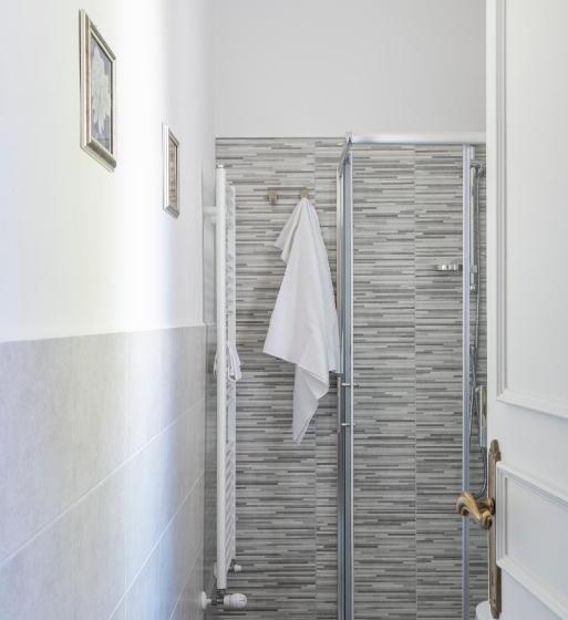 חדר סטנדרט, Posta