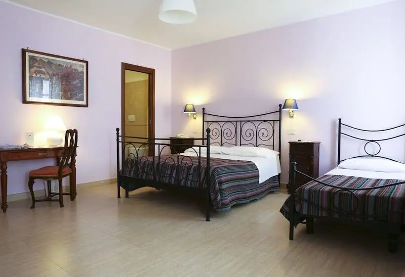 Standard Kolmen Hengen Huone, Posta