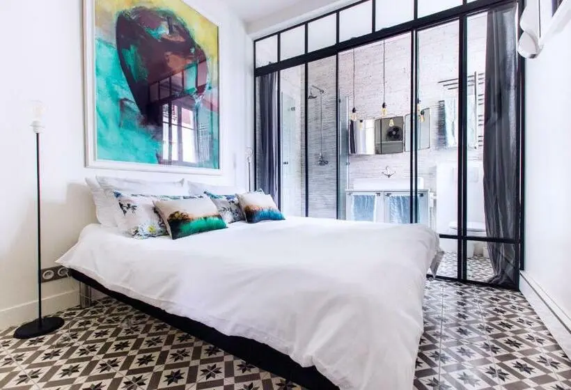 ベーシックインサイドルーム, Montmartre Romantic, Bed & Breakfast   Paris