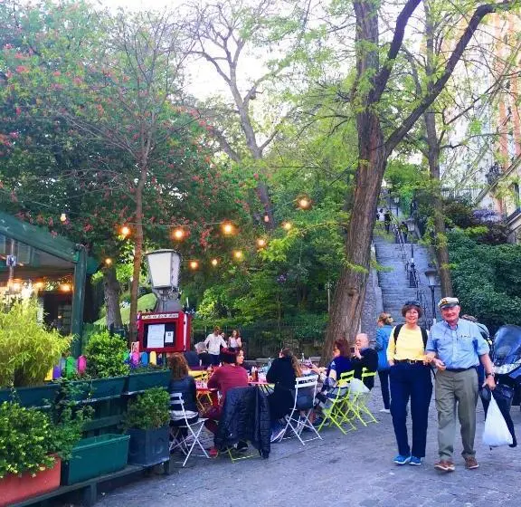 ベーシックインサイドルーム, Montmartre Romantic, Bed & Breakfast   Paris