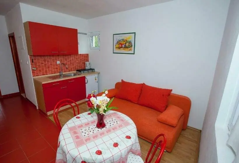 آپارتمان 1 خوابه با بالکن و چشمانداز دریا, Apartments Zelic Tucepi