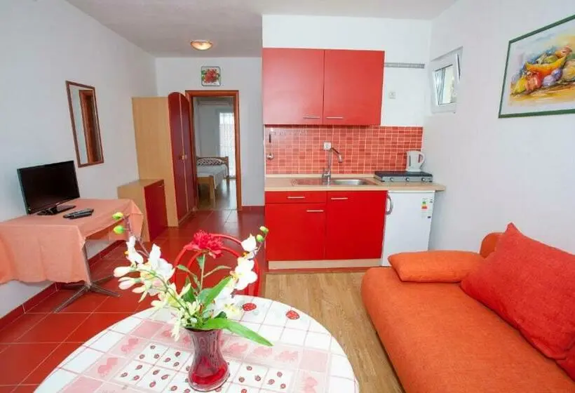 آپارتمان 1 خوابه با بالکن و چشمانداز دریا, Apartments Zelic Tucepi
