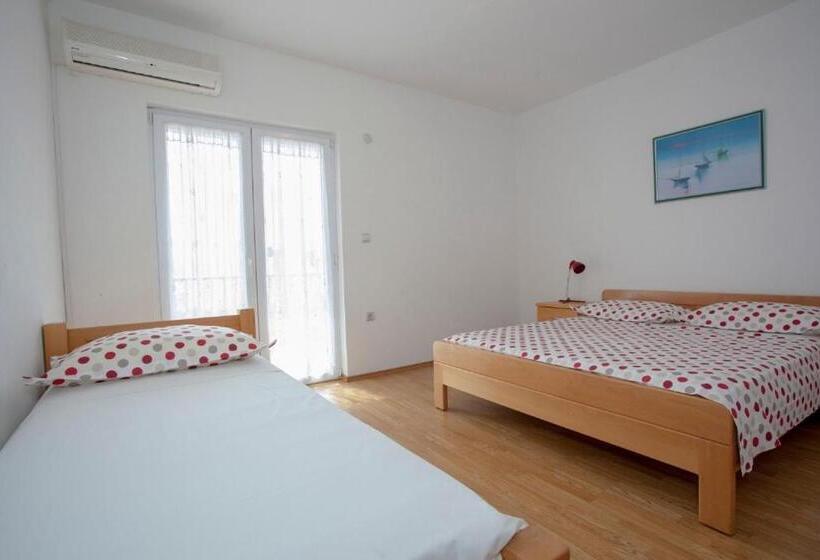 Tengerre Néző 1 Szobás Apartman Erkéllyel, Apartments Zelic Tucepi