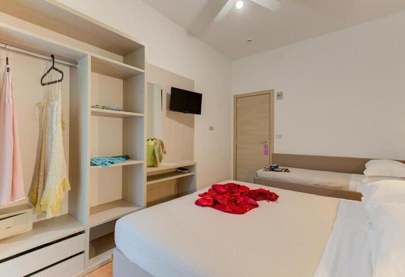 バルコニー付きスタンダードトリプルルーム, Cimarosa