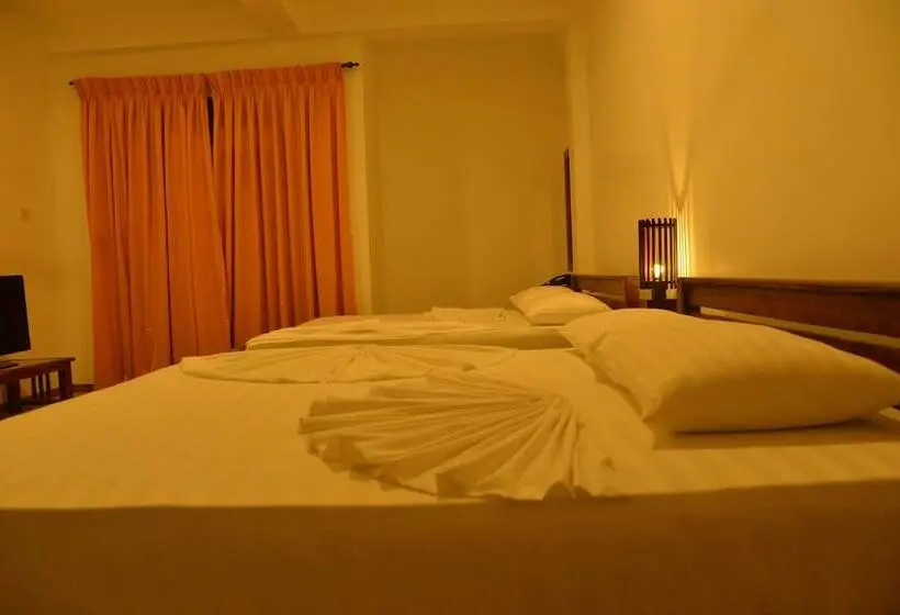 Perhehuone, Rajarata Lodge