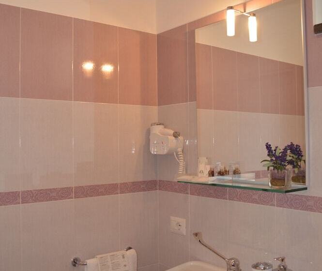 اتاق خانوادگی, A Alera Room & Breakfast